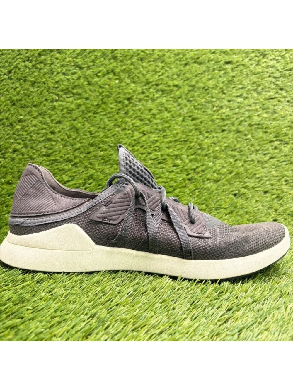 Olukai Holo Mens Size 9.5 Gray White Athletic Running Lace Up Shoes Sneakers